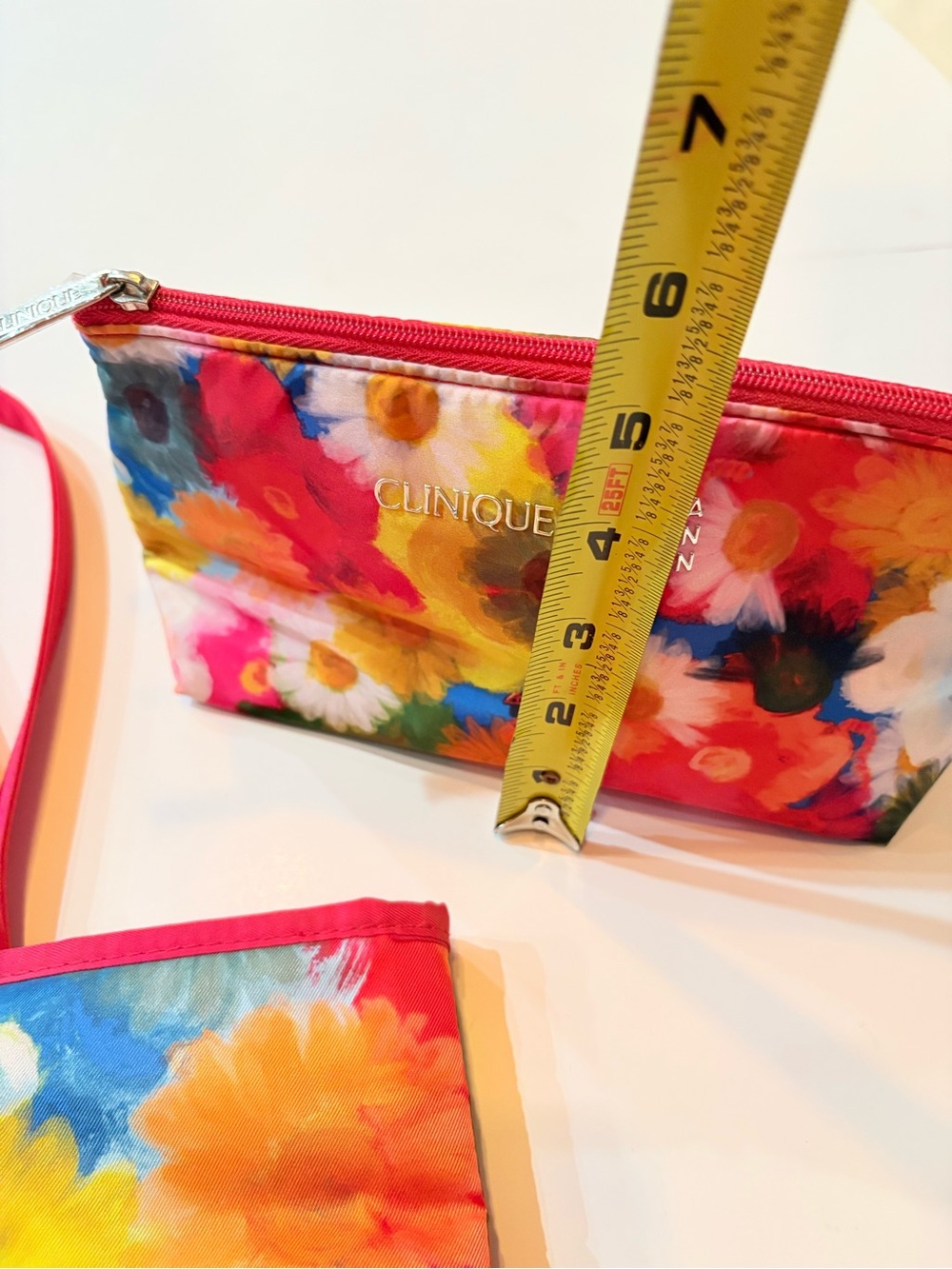 Clinique lightweight Floral Tote Bag & makeup bag in Multicolor with Pink Trim - Picture 7 of 15